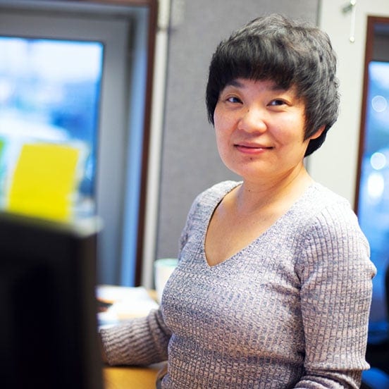 Wenting Wu framför dator