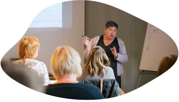 Christina Arvesen föreläser på en av våra kurser i ekonomi