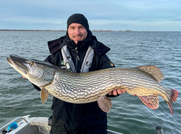 Jakob Söderqvist med fisk